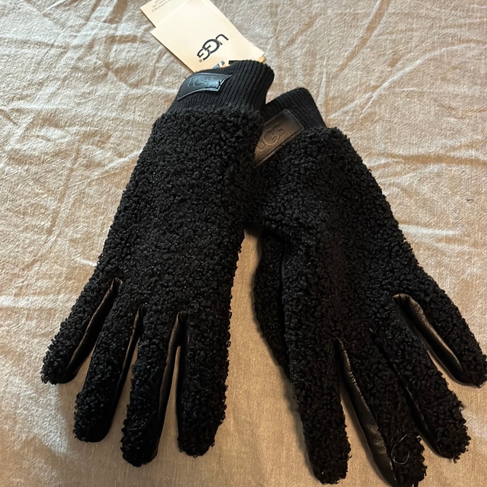 Ugg gloves